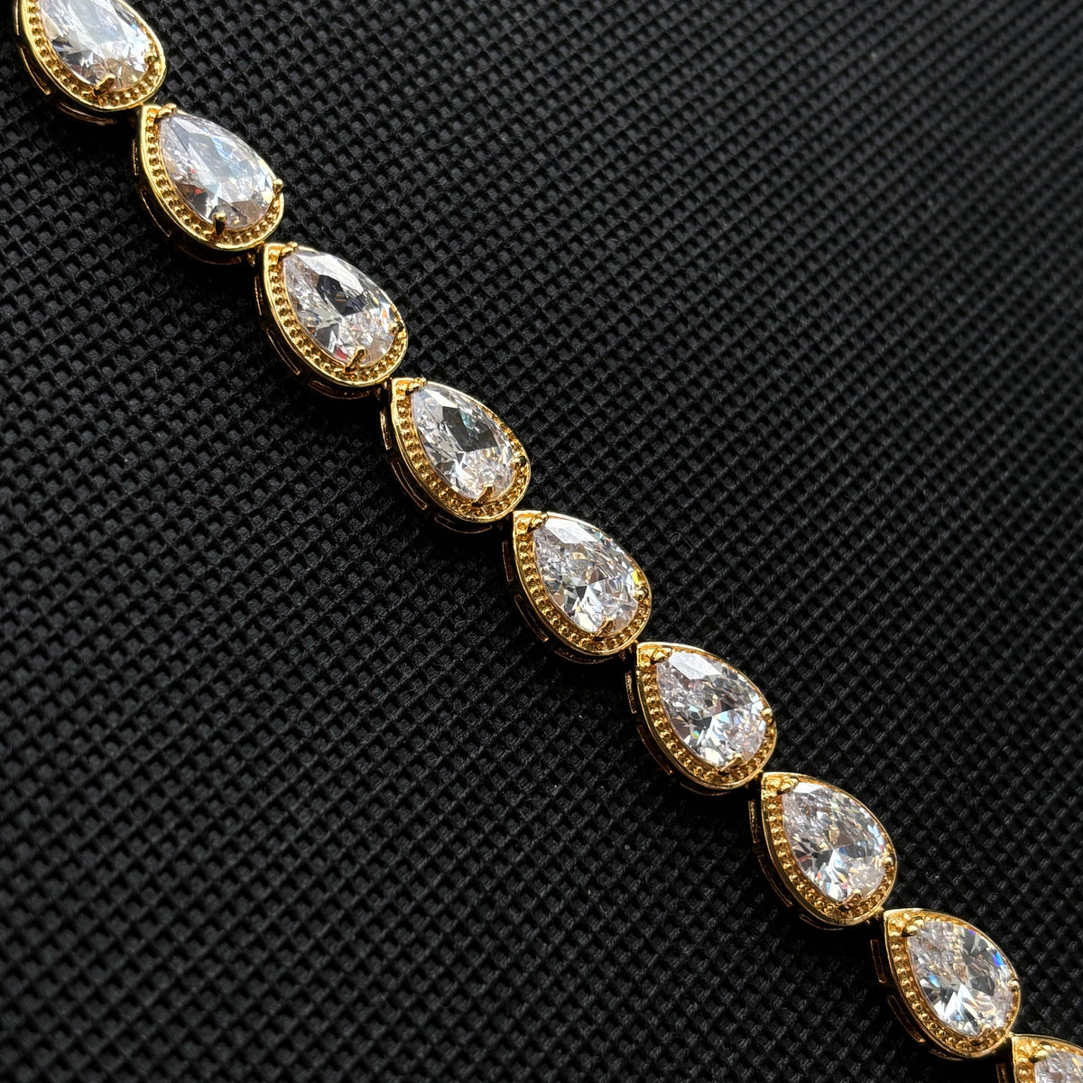 ÉCLAT RAINDROP BRACELET | GOLD