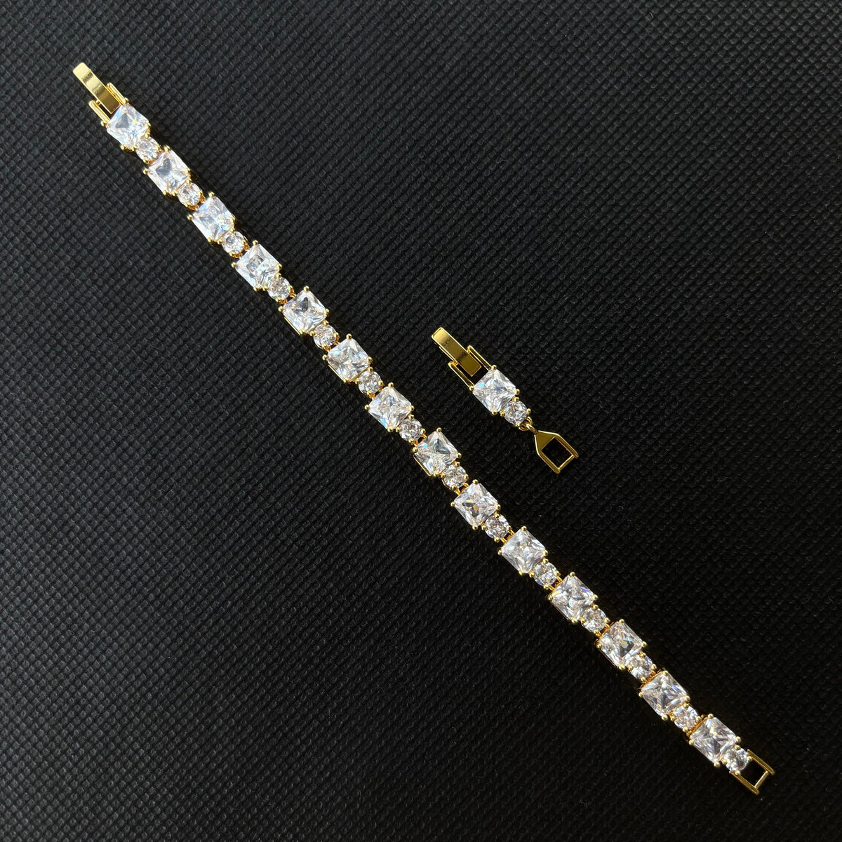 LUXE SQUARE BRACELET | GOLD