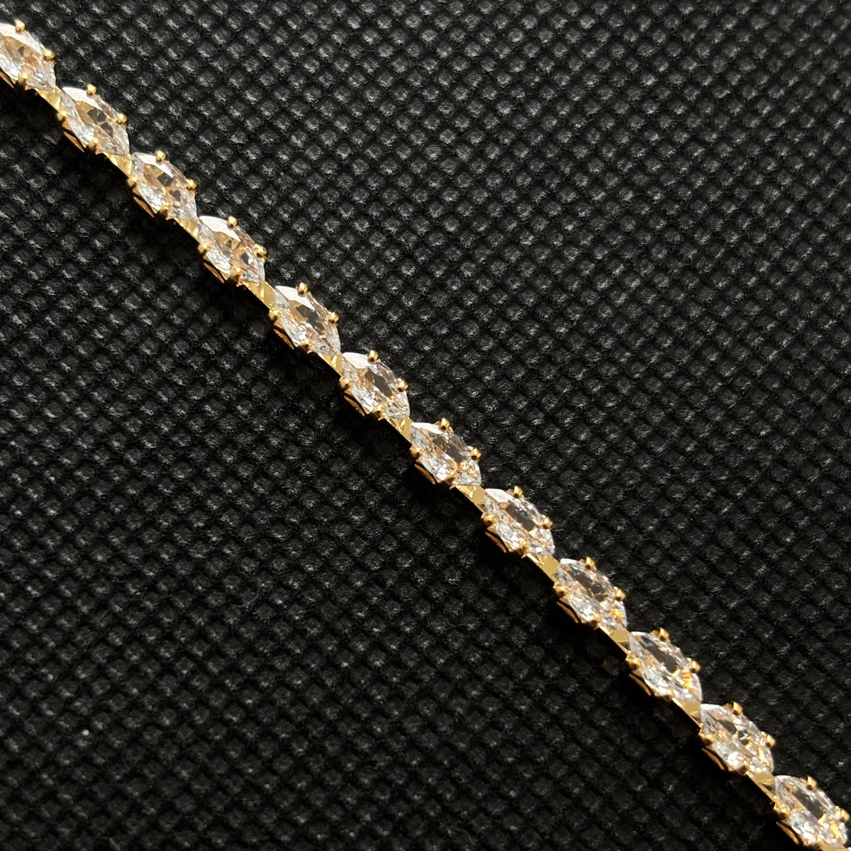 LUMIÈRE CRYSTAL BRACELET | GOLD
