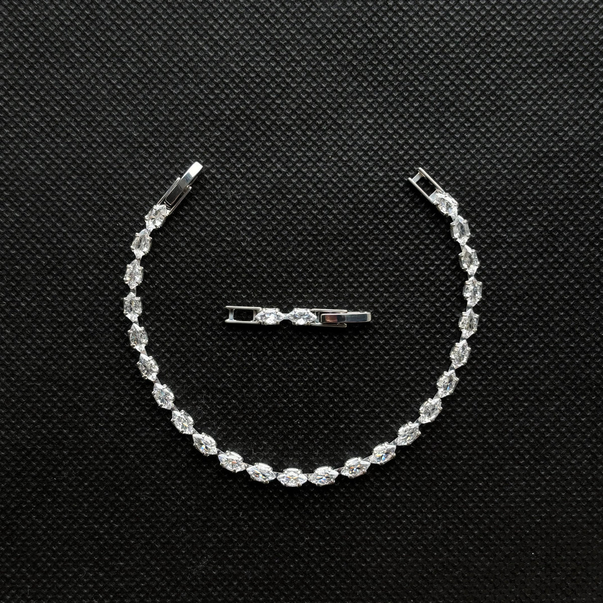 LUMIÈRE CRYSTAL BRACELET | SILVER