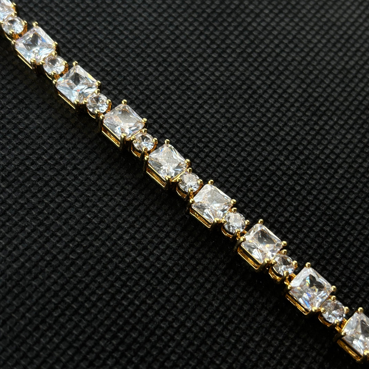 LUXE SQUARE BRACELET | GOLD
